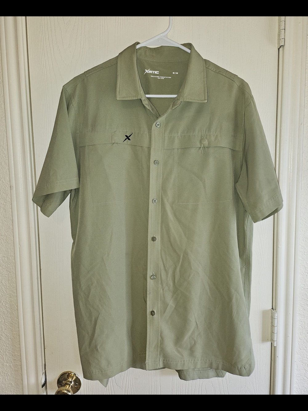 Green Men's Medium Xotic Fishing Button Up Shirt